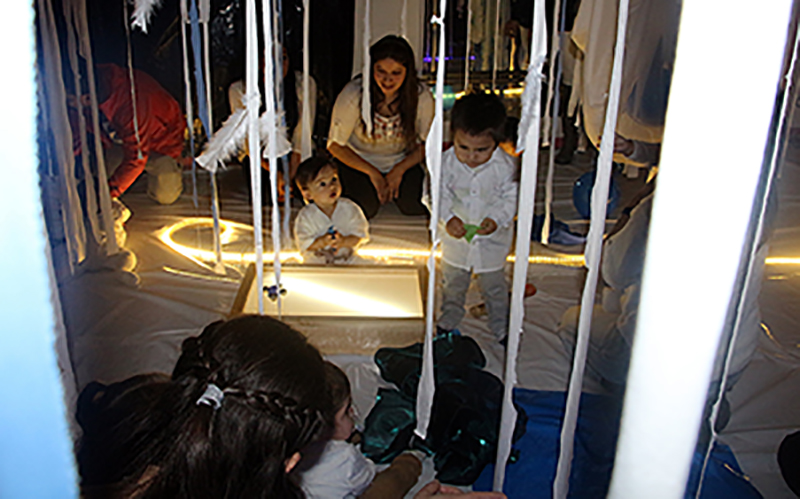 Jardín Infantil “Villa Los Ríos” celebra Semana de la Educación Artística con instalación sensorial para bebés