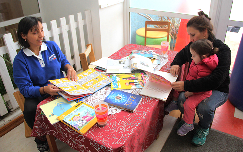 Jardín Infantil “Caperucita Roja” organiza “chocolatada” para fomentar la lectura