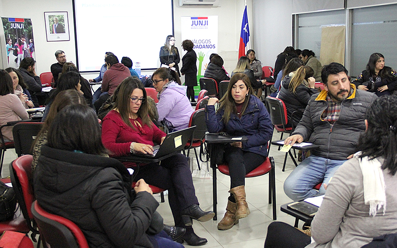 Centros de Padres de jardines de La Araucanía participan en dialogo ciudadano para elaborar Plan Operativo Institucional