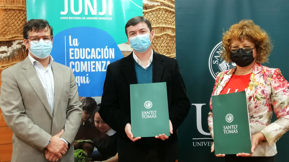 Junji Arica y Universidad Santo Tomás actualizan convenio de cooperación