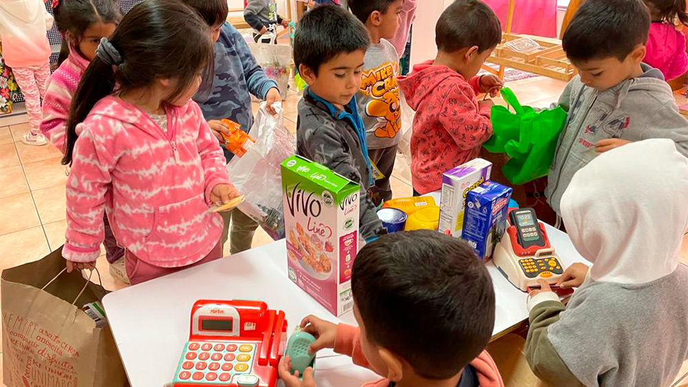 Salas de jardín infantil de la Junji Valparaíso se trasforman en Supermercado
